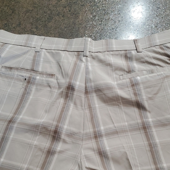 Hogan Men's Plaid Cream Shorts - Picture 5 of 7